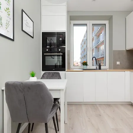 Apartment Emilii Plater By Renters Warsaw